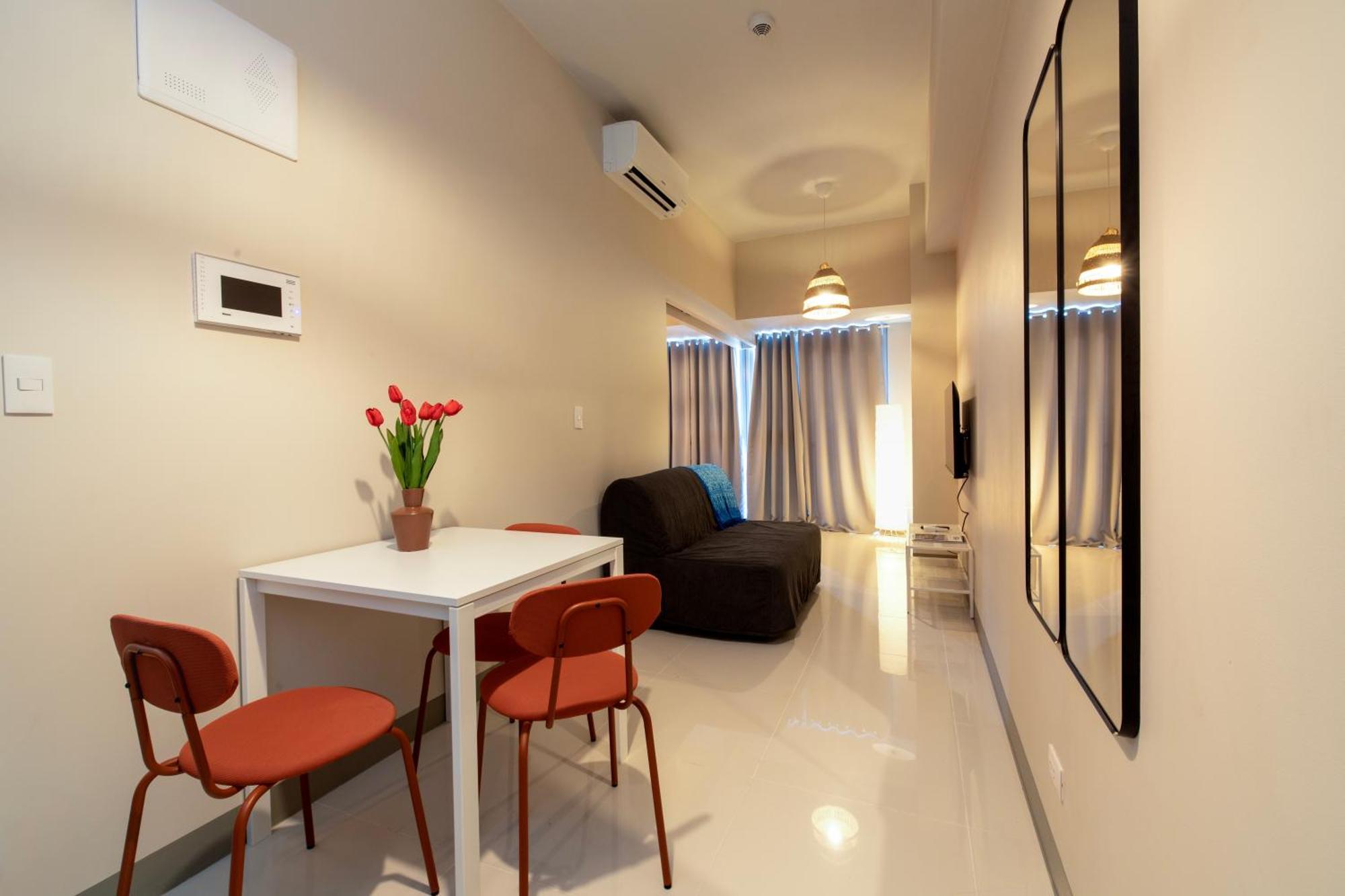 Uptown Parksuites Apartments Tower 2 Bgc By Ph Staycation Manila Exterior photo