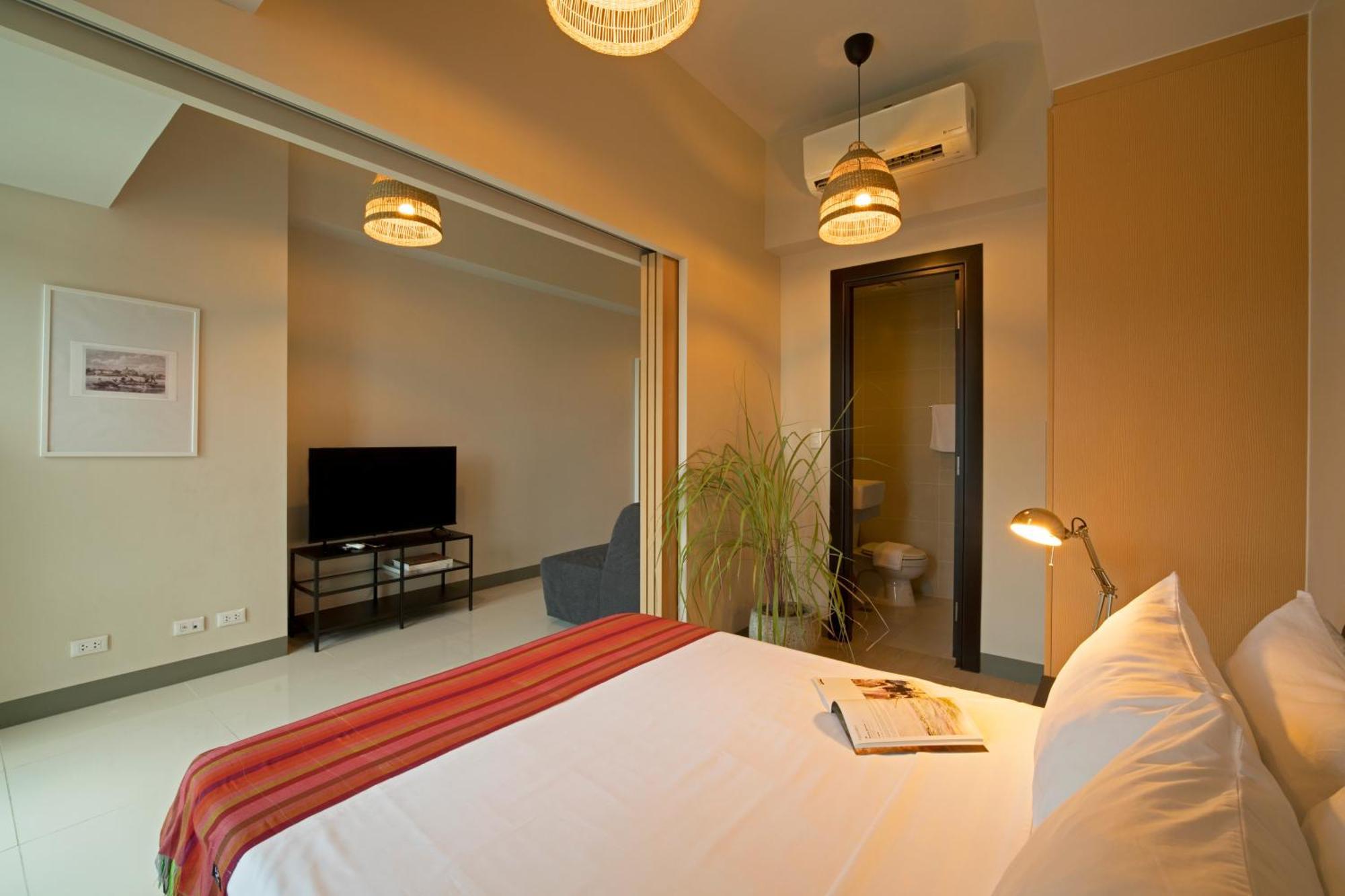 Uptown Parksuites Apartments Tower 2 Bgc By Ph Staycation Manila Exterior photo